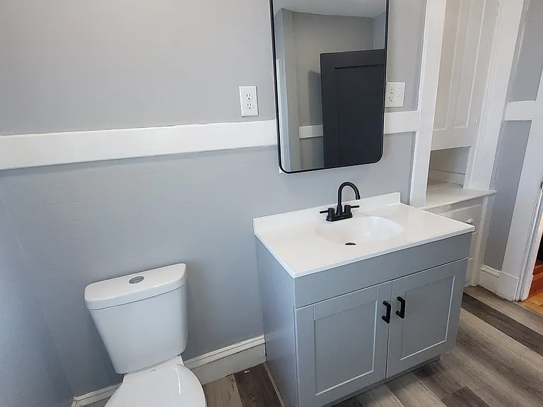 15 Carlton St #2R — Photo 3