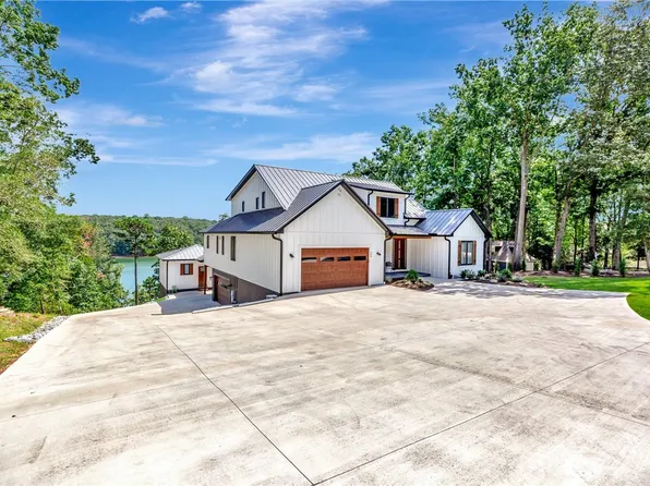 100 Deep River Rd, Townville, SC 29689