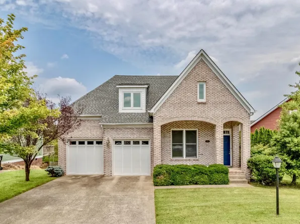 2200 Fairfax Dr, Clarksville, TN 37043