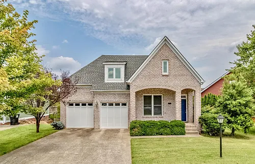 2200 Fairfax Dr Photo 1