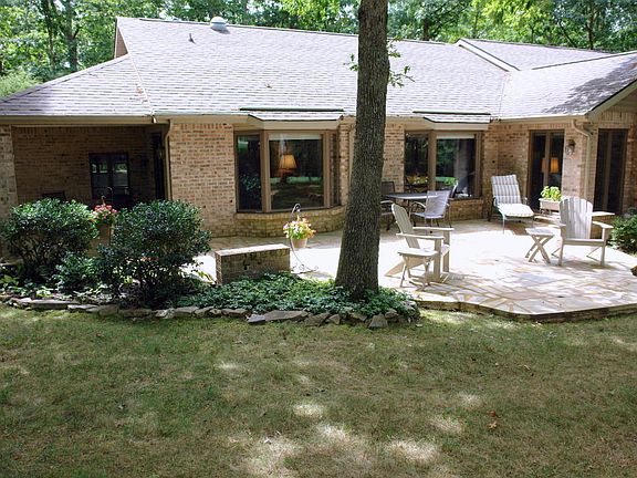 3rd image of 14 Rolling Green Cir
