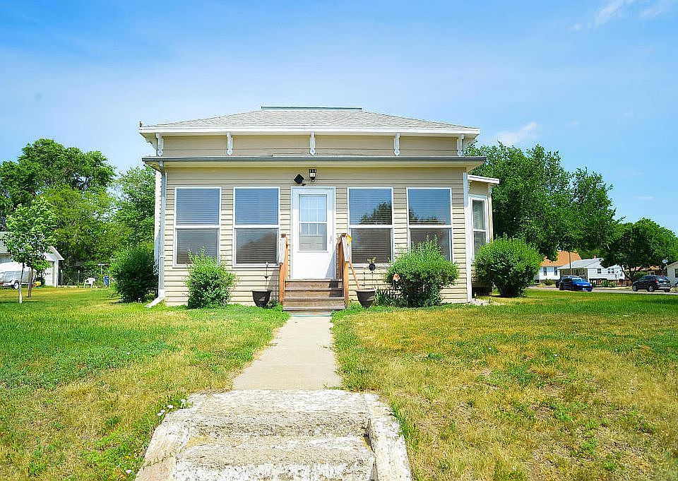 114 E Wynoka St, Pierre, SD 57501 Zillow