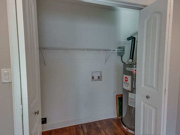 3rd image of 1638 Chatham Ave