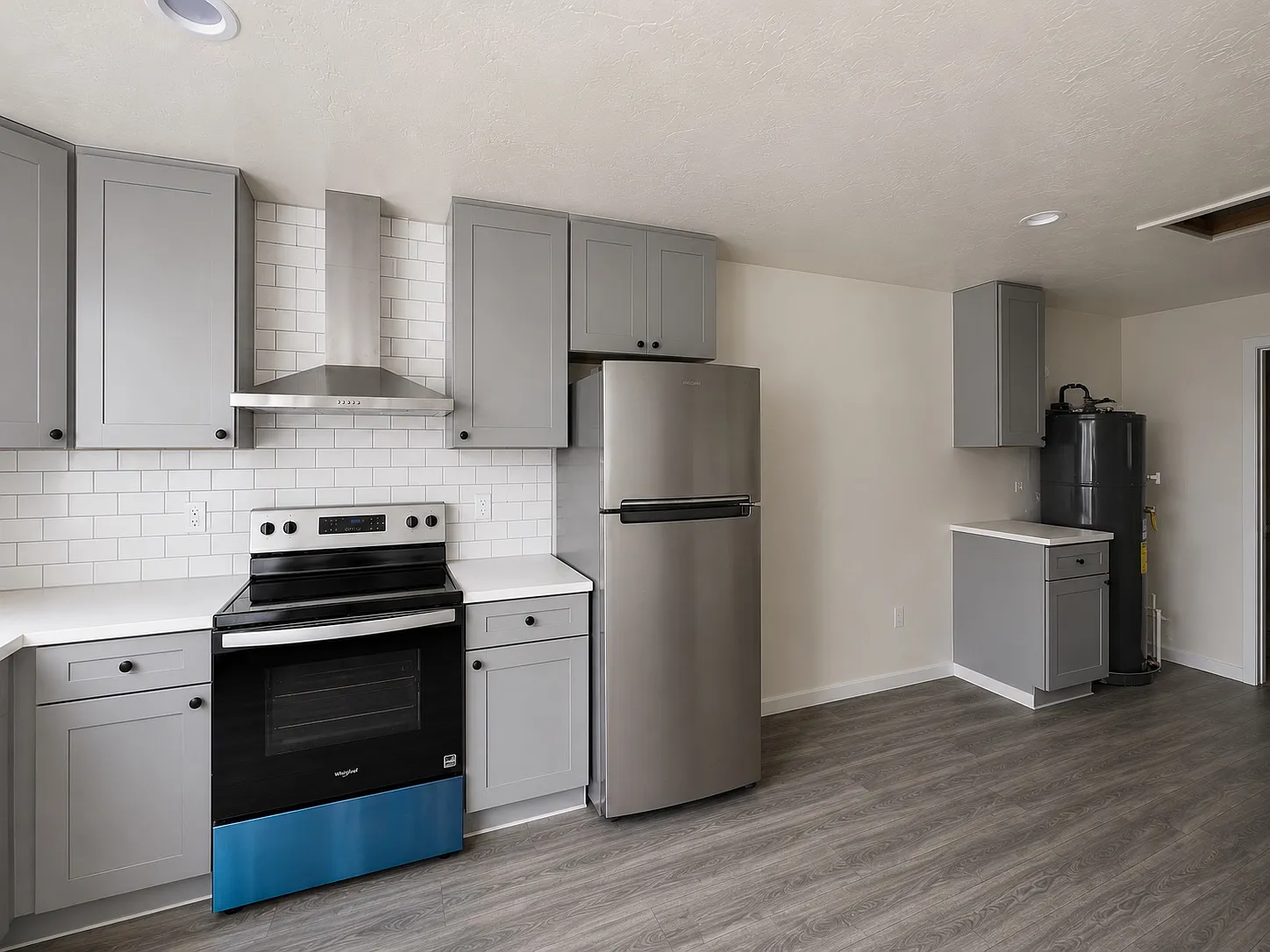 2 bed, 592 sqft, $2,500 — Photo 2