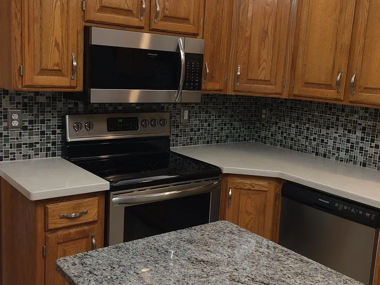 1200 NE Franklin Dr — Photo 9