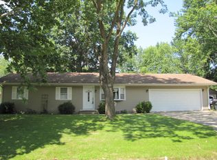 111 Fielder Dr, Salem, IL 62881