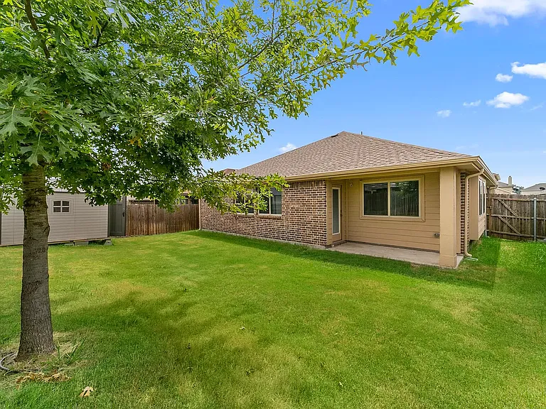 485 Harding Ln — Photo 35