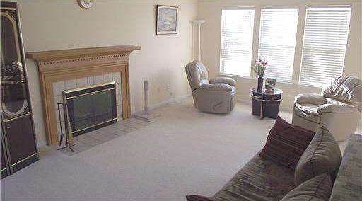 3rd image of 3216 Monument Dr
