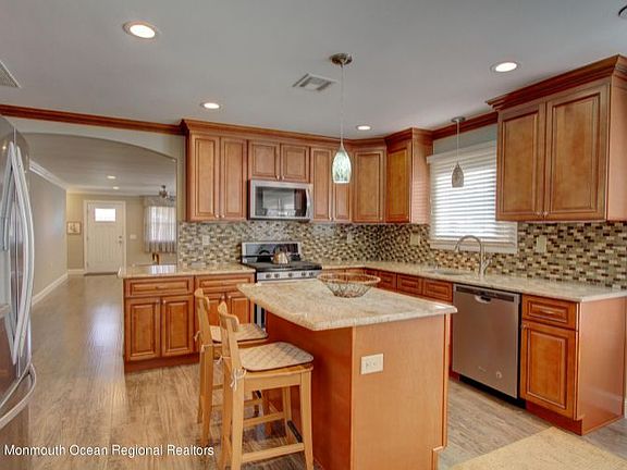 2nd image of 110 Freeport Blvd