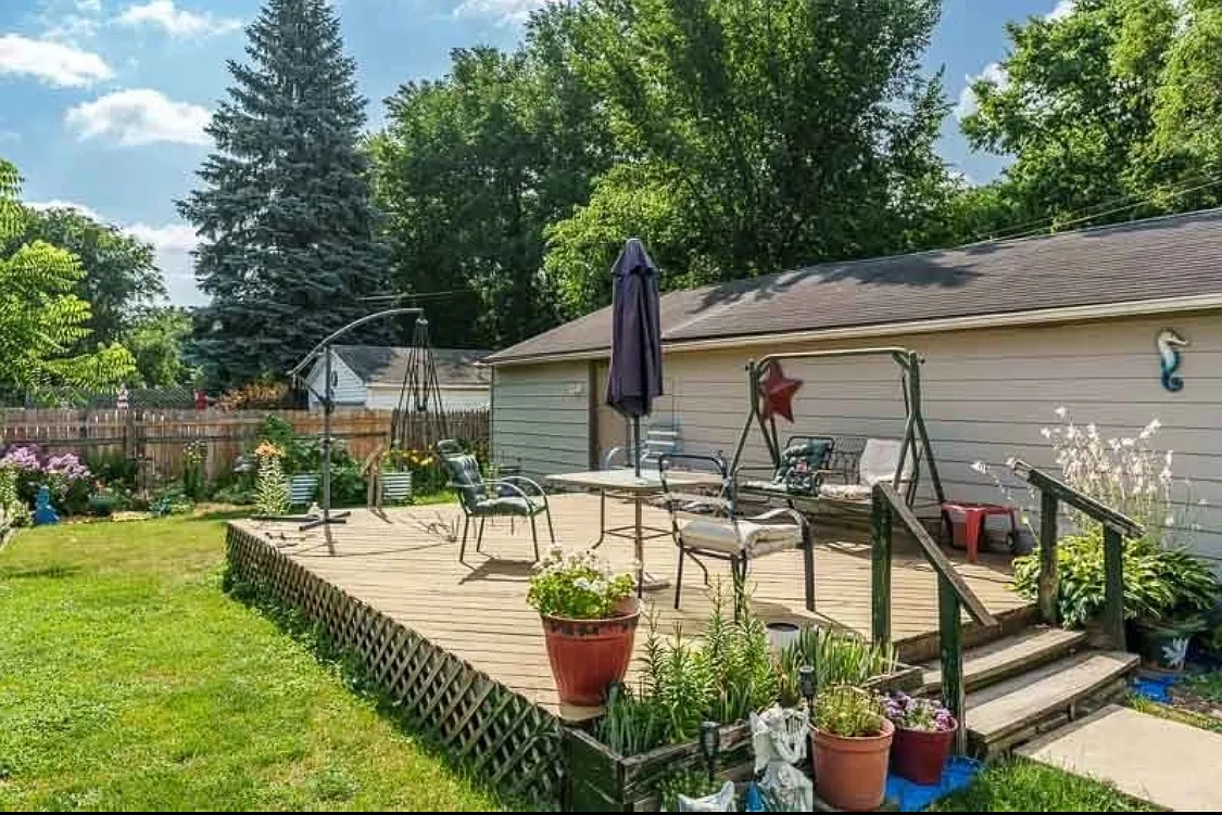 3 bed, 1.5 bath, 1212 sqft, $1,800 — Photo 2
