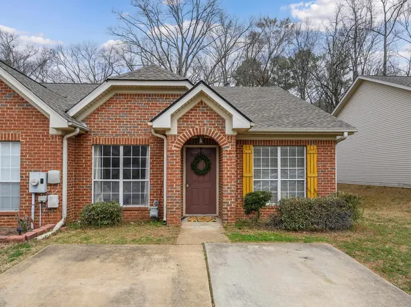 2785 Southwood Ln, Bessemer, AL 35022