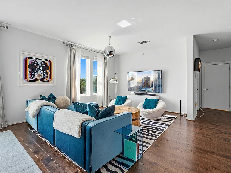 1900 Barton Springs Rd #5021 — Photo 15