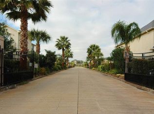 2925 N Island Dr, Seabrook, TX 77586