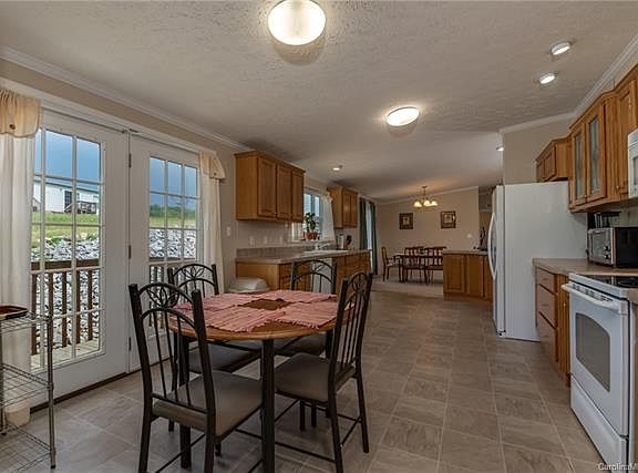 3rd image of 69 Amber Knoll Dr
