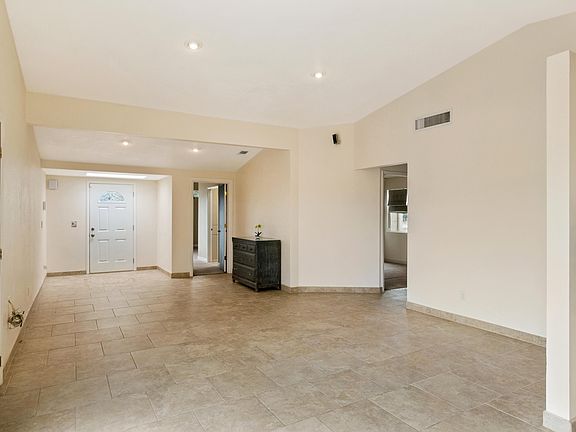 5th image of 1081 N Fleetwood Pl