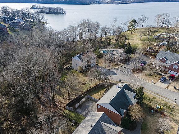 3rd image of 103 Southlawn Cir