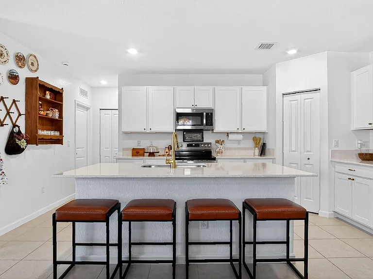 760 Carlyle Way — Photo 6