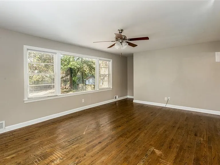 2720 Stonecreek Rd SE — Photo 3