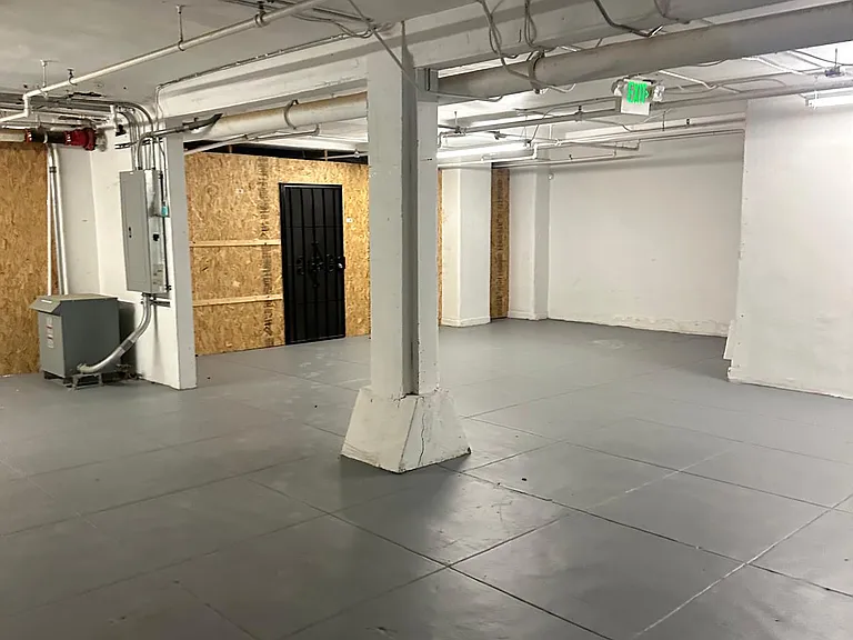 748 S Main St — Photo 12