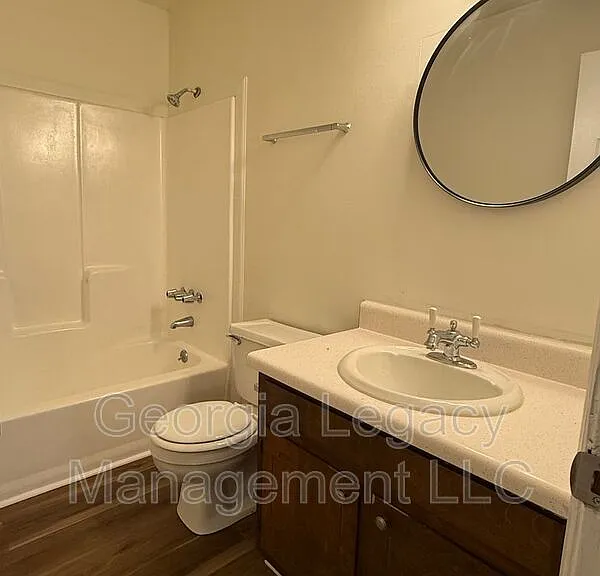 365 Fowler Dr — Photo 5