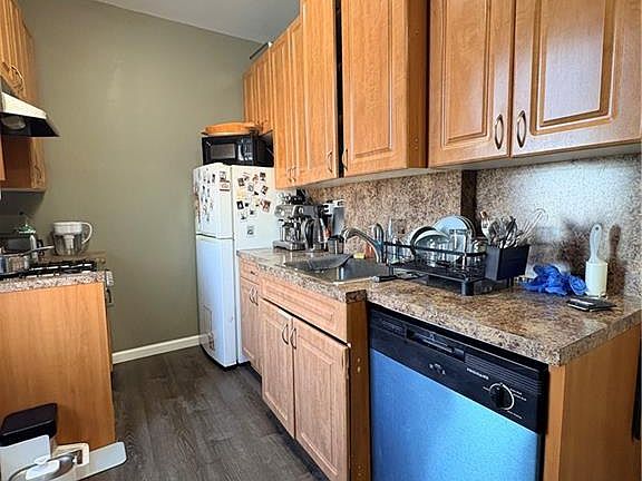 3rd image of 1967 65th St APT 4E