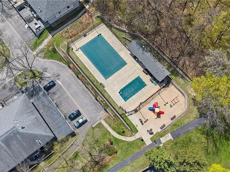 Community Play Area/Pool