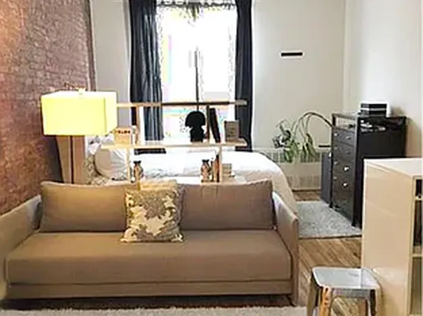 225 W 14th St APT 4A, New York, NY 10011