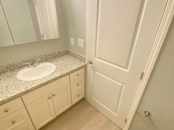 4124 Lyon Ave #6, Oakland, CA 94601