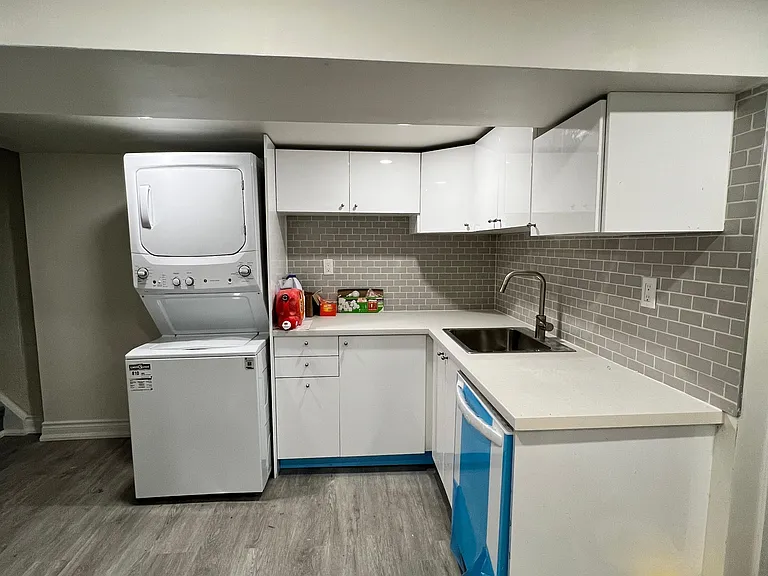 91 Kingslake Rd #BASEMENT — Photo 2