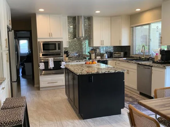 7042 Almaden Ln, Carlsbad, CA 92009