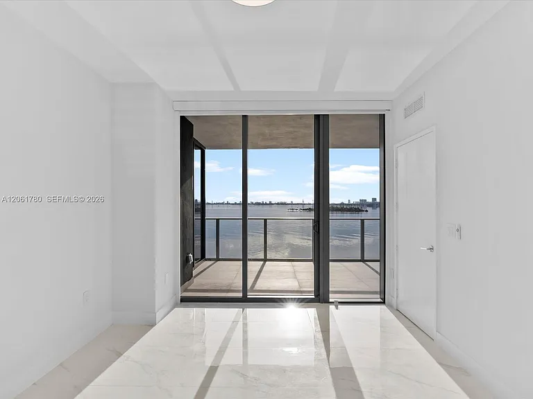 700 NE 24th St #503 — Photo 15