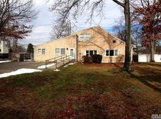 4363 Express Dr N, Ronkonkoma, NY 11779