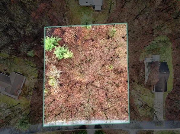 8908 Longview Dr, Stanwood, MI 49346