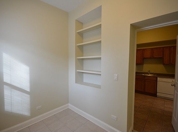 3rd image of 4542 N Western Ave