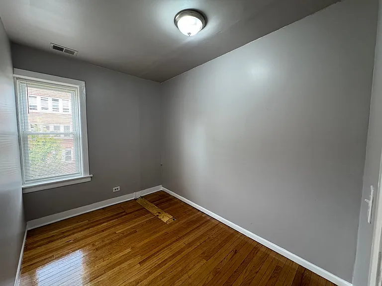 1617 W 78th St #2 — Photo 9