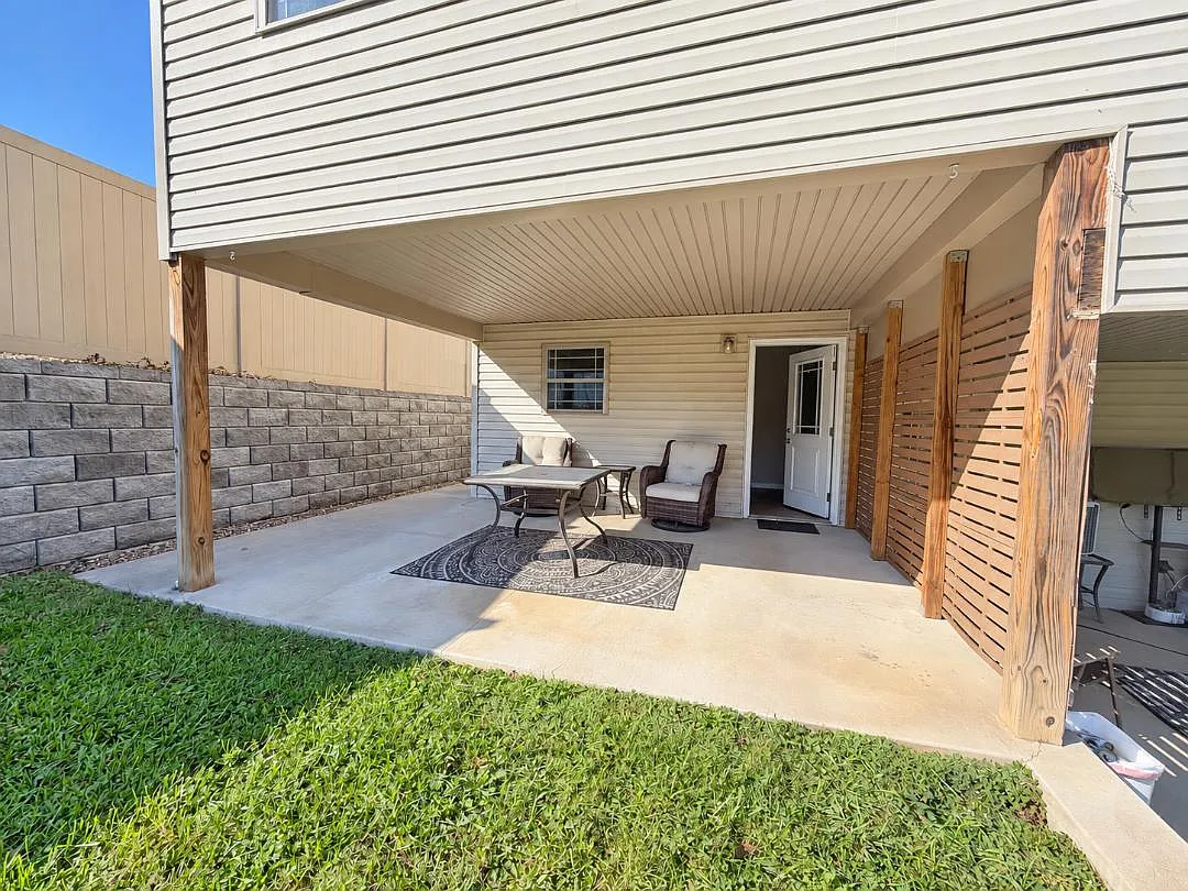 829 Riverview Lane - 1 — Photo 4