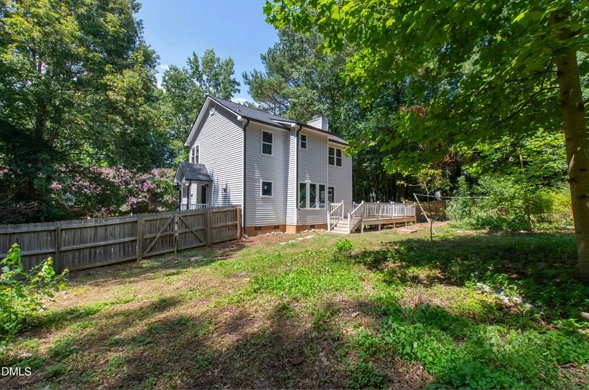 3 bed, 1554 sqft, $2,400 — Photo 2