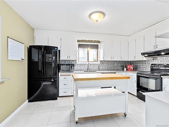 2nd image of 305 Summer Hill Dr Unit 305