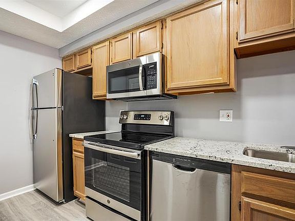 5th image of 376 Villa Oaks Ln