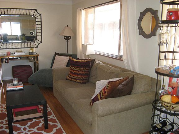 Alternative apartment showing a love seat (instead of a chai