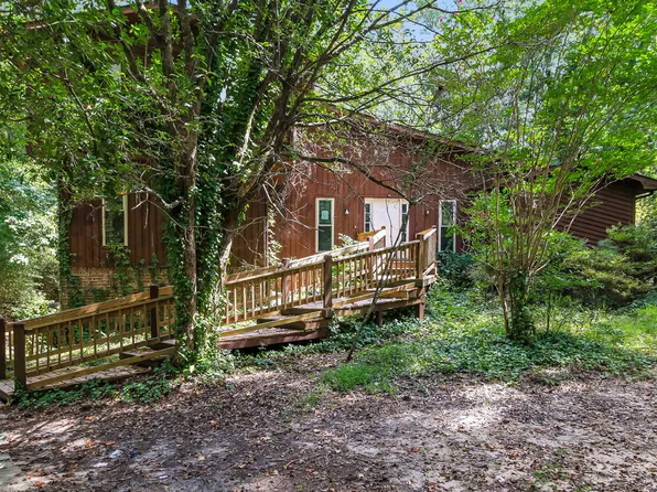 660 Ponderosa Ct, Fayetteville, GA 30214