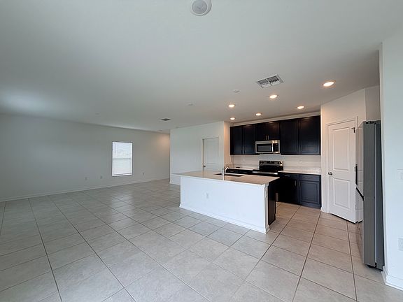 5th image of 517 Bell Prairie Cir