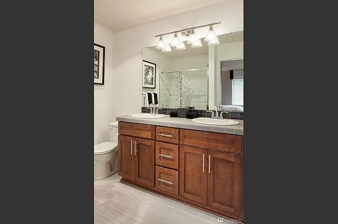 3rd Floor - Master Bathroom (model home furnished)