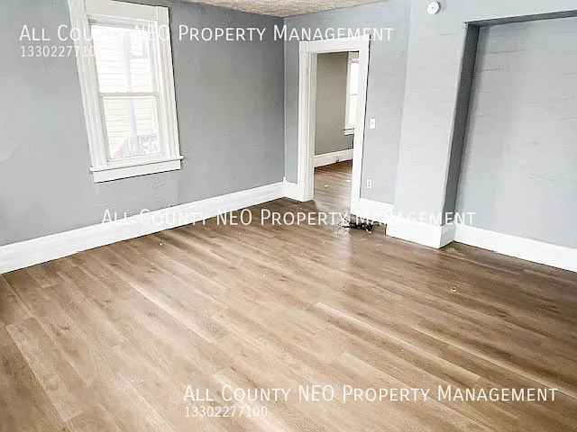 3400 E 52nd St — Photo 8