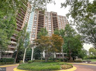 10101 Grosvenor Pl APT 404, Rockville, MD 20852