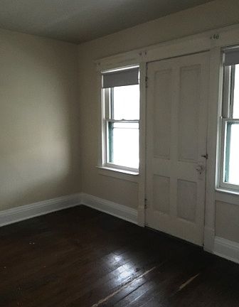 4th image of 2251 Burdett Ave