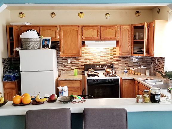 4th image of 216 Dickerson Ave