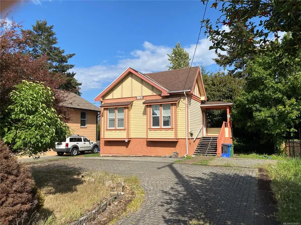 1729 Foul Bay Rd, Oak Bay, BC V8R 5A5