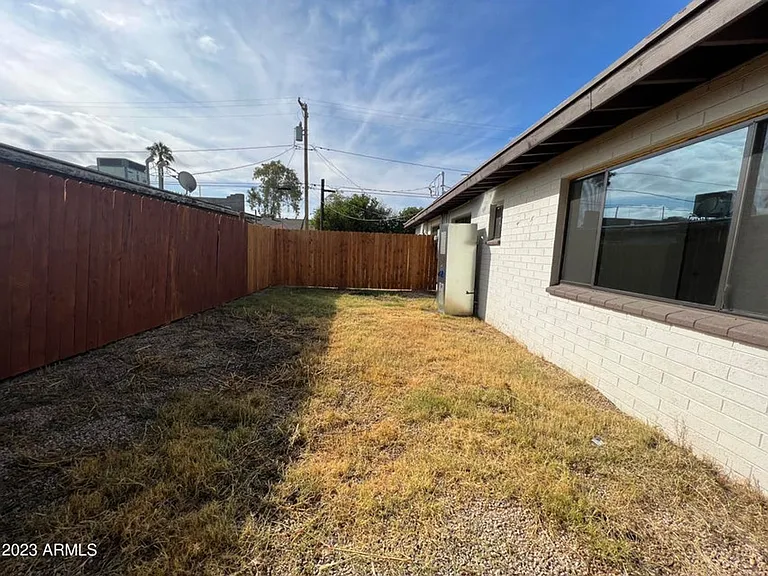 453 W University Dr — Photo 19