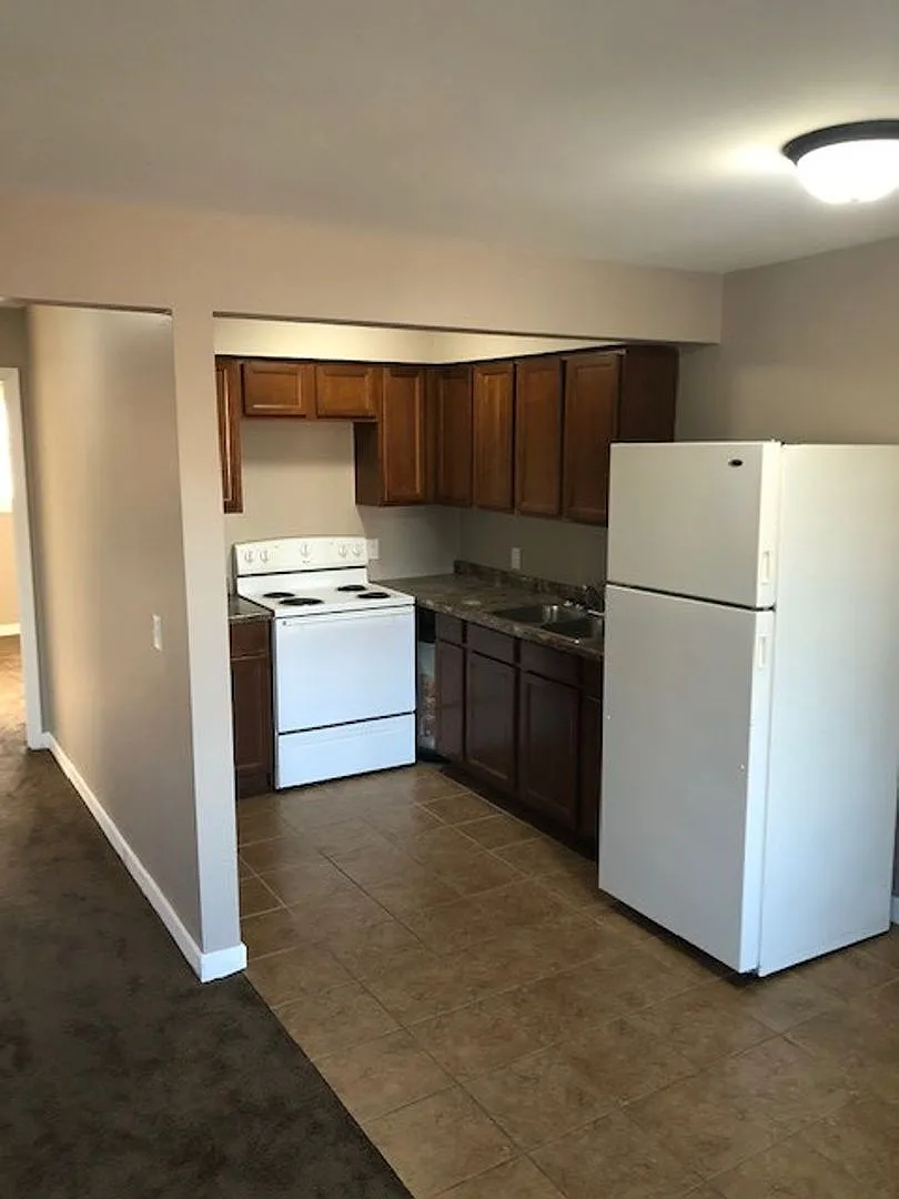 210 Van Emmon — Photo 3